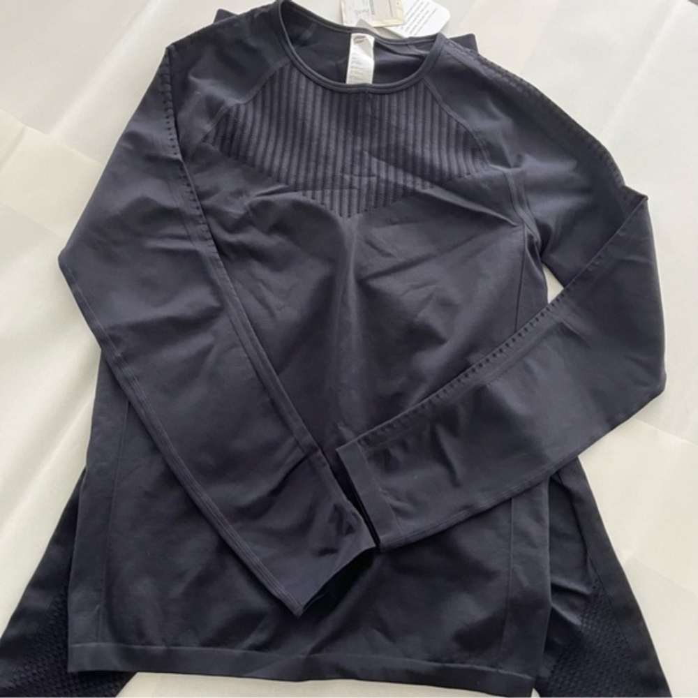 Fabletics Sync Seamless Long Sleeve Workout Top M… - image 2